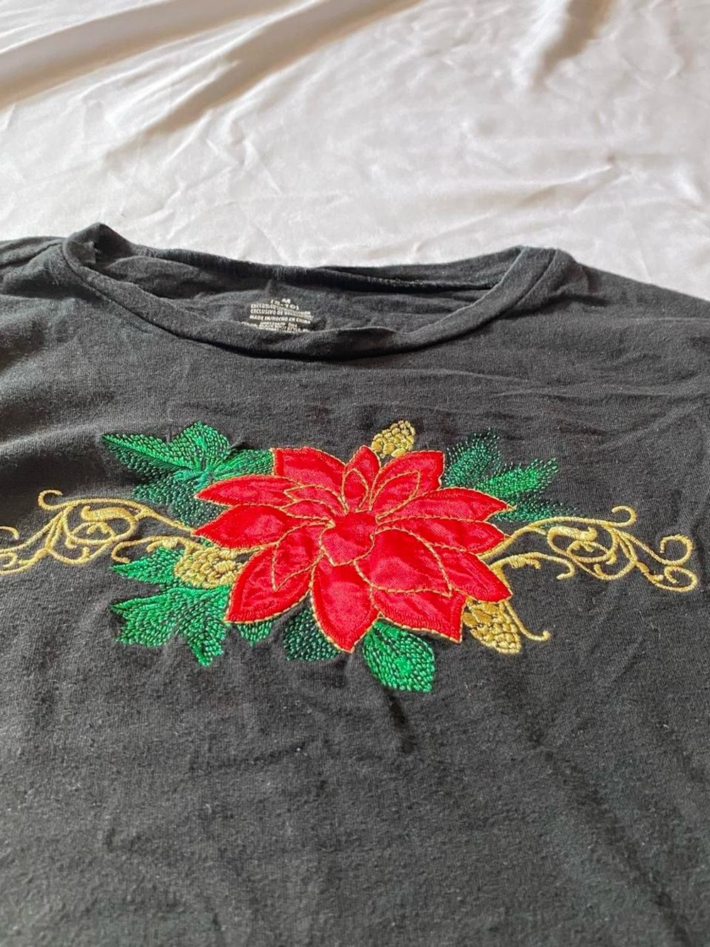 Vintage 80s Christmas Embroidered Poinsettia Long Sleeve Shirt 100% Cotton Sz M - Picture 5 of 6